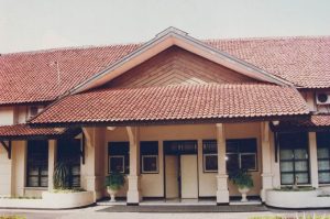 latar4